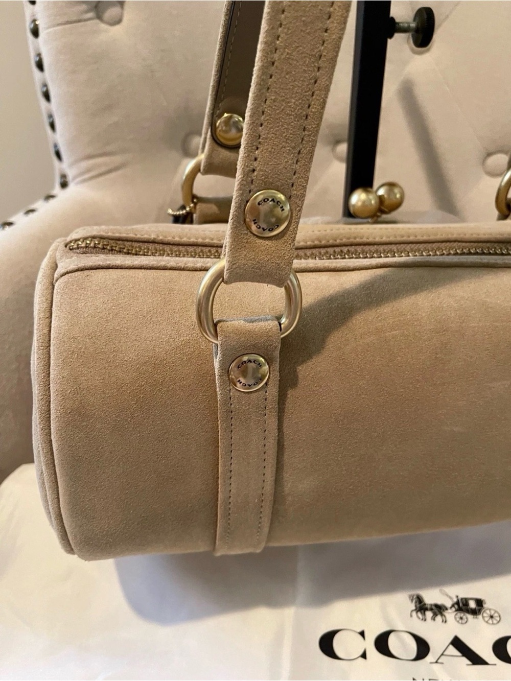 Coach Kisslock Barrel Bag In Soul /Tan Suede Brass Hardware Gift Boxed NWT - Picture 11 of 16